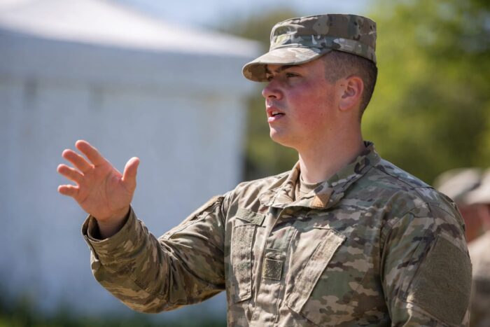 Ar putea lipsi 42 de zile de la serviciu pentru pregătire militară. Pe cine vizează noua obligație propusă la Chișinău Ar putea lipsi 42 de zile de la serviciu pentru pregătire militară. Pe cine vizează noua obligație propusă la Chișinău