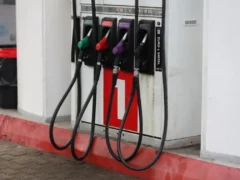 Prețurile la pompă. Diferența dintre benzină și motorină scade la 10 bani prețuri carburanți