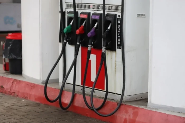 Prețurile la pompă. Diferența dintre benzină și motorină scade la 10 bani prețuri carburanți
