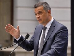 PSD e gata să guverneze, dar fără AUR. Ce riscă România cu blocajul politic și PNRR până în 2026.