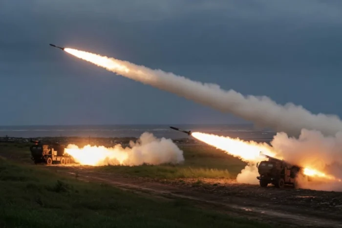 Taiwanul a lansat 30 de rachete americane. Exercițiu militar cu sisteme HIMARS în afara bazei. rachete HIMARS Taiwan