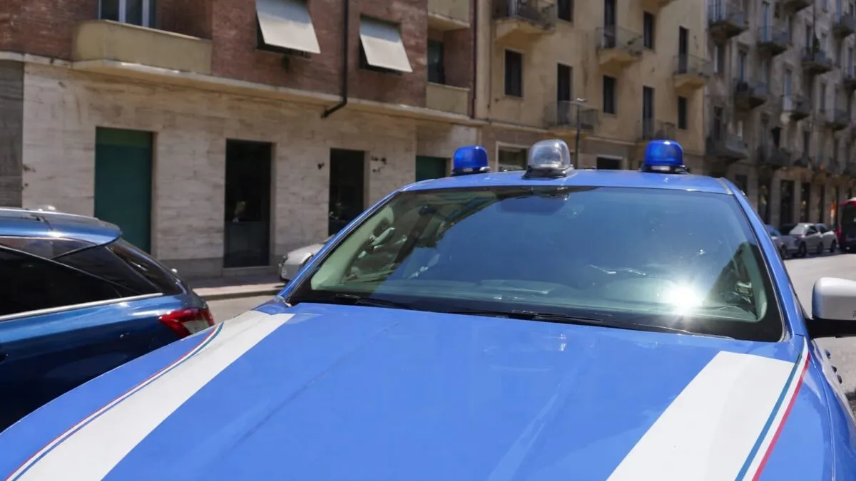 O tânără de 19 ani s-a întors acasă și și-a găsit mama și sora moarte. Ce indicii au anchetatorii în cazul din Torino