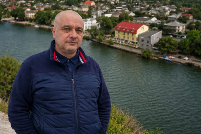 Un teren public pe faleza Dunării, concesionat până în 2056 pe bani puțini. Cine câștigă și ce pierde Primăria Sulina