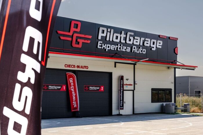 PilotGarage_cover_1000px