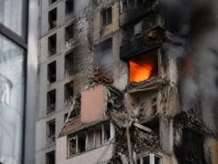 Locuințe lovite din nou în capitala Ucrainei și cel puțin 21 de morți. De ce crește presiunea și pentru România