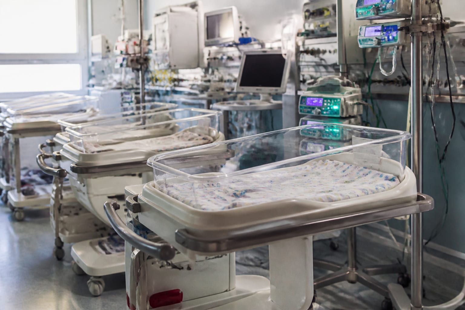 Marie Curie cere închiderea a 5 paturi la ATI nou-născuți, după plecarea a 7 asistente