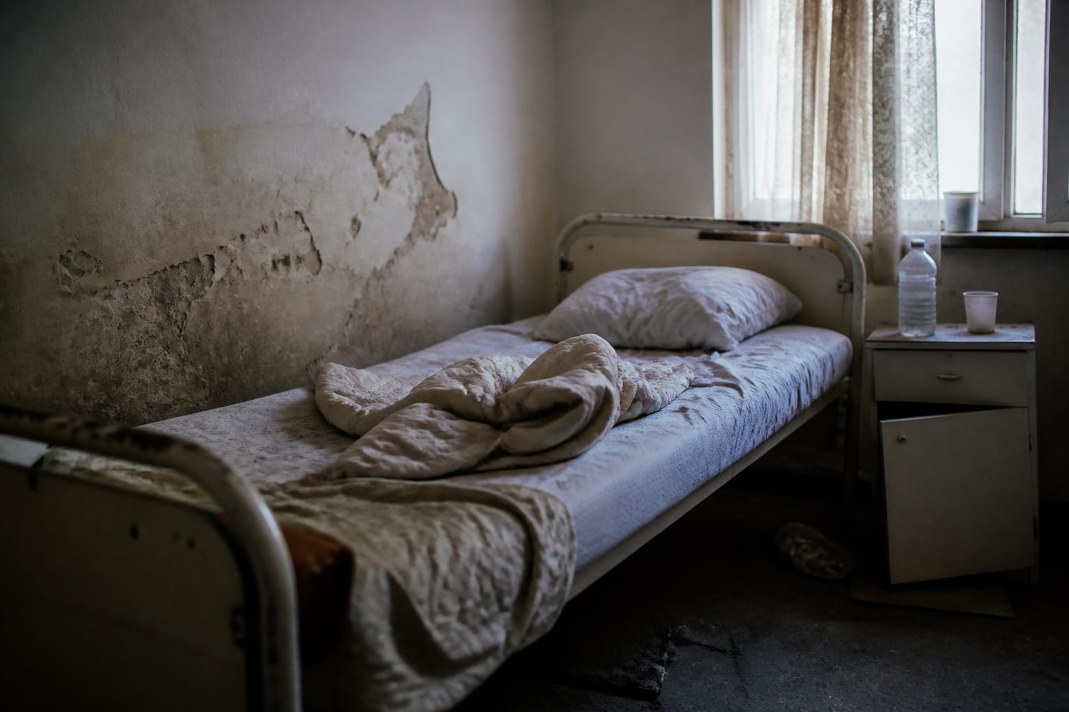 409 oameni preluați din azilele ilegale din Bihor au fost mutați în țară. Doar o persoană a ajuns la familie
