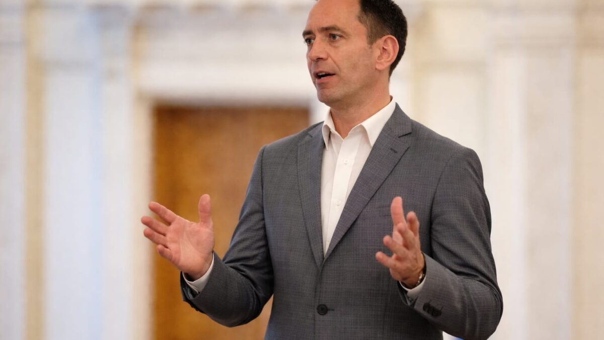 Șase luni fără Guvern, avertismentul lui Csoma Botond despre impasul PSD și PNL Șase luni fără Guvern, avertismentul lui Csoma Botond despre impasul PSD și PNL