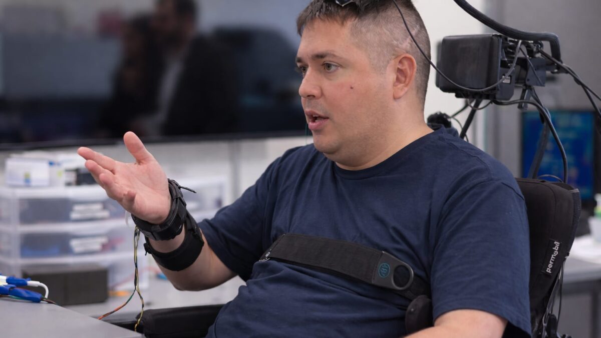 bypass neuronal dublu, Keith Thomas și-a recuperat 86% din forța brațului drept