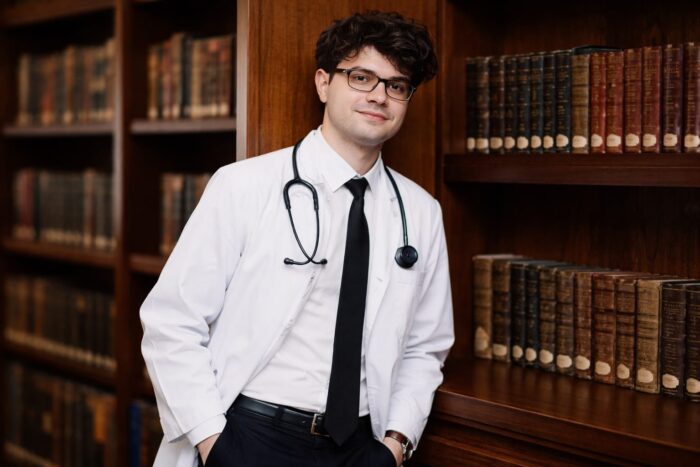 Călin-George Vameșu media 10, Călin-George Vameșu, șef de promoție la UMF Iași cu media 10 după șase ani de Medicină