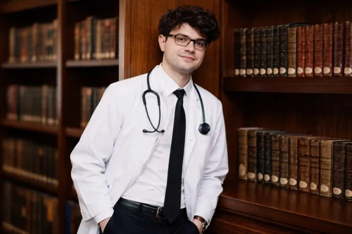 Călin-George Vameșu media 10, Călin-George Vameșu, șef de promoție la UMF Iași cu media 10 după șase ani de Medicină