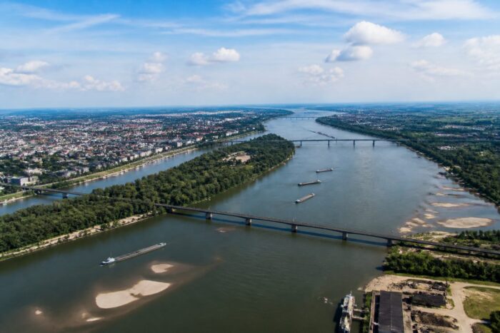 Cel mai lung fluviu din Europa traseu afluenți și importanță economică