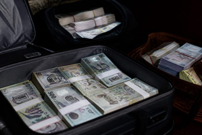 Fostul preot ajunge în fața instanței în arest pentru trafic de droguri. Ce arată dosarul cu 9,3 milioane de lei cash