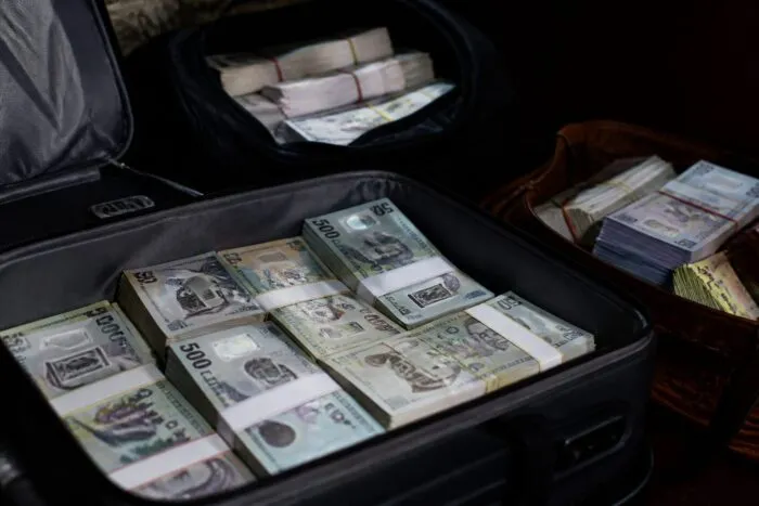 Fostul preot ajunge în fața instanței în arest pentru trafic de droguri. Ce arată dosarul cu 9,3 milioane de lei cash