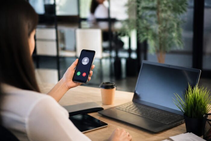 Cum poți afla al cui este numărul de telefon mobil care te-a apelat