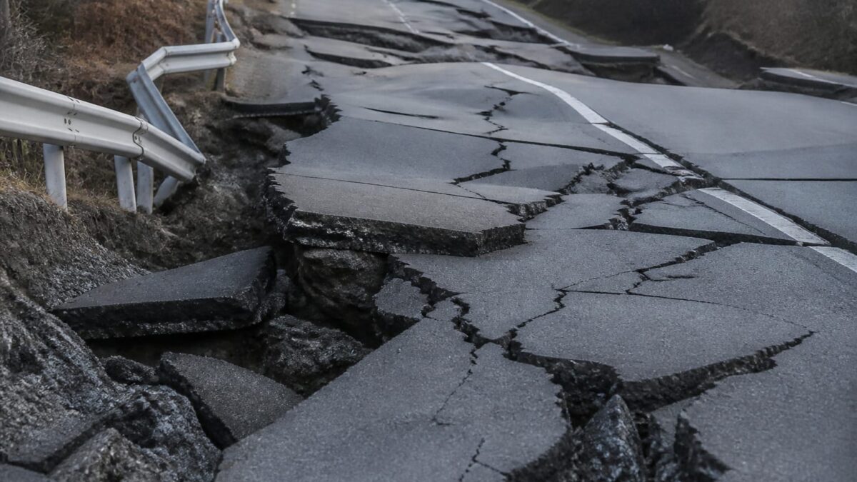 Cutremur Kumamoto, Cutremurul din Kumamoto a ucis 34 de oameni și a rupt infrastructura locală