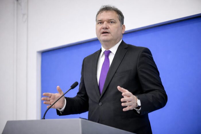 deblocare posturi sănătate, 7.805,5 posturi în sănătate, deblocate de Minister. Cseke Attila. "Un sistem de sănătate
