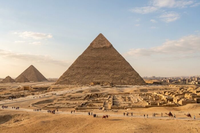 Marea Piramidă din Giza istoria și secretele ultimei minuni antice