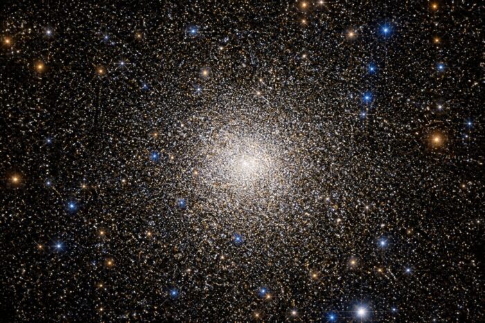 gaură neagră Omega Centauri, Prima din 10.000 de găuri negre anticipate în Omega Centauri a fost identificată