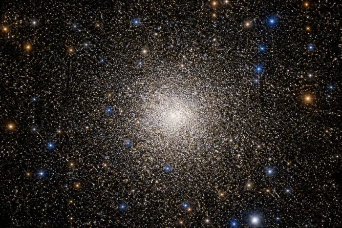 gaură neagră Omega Centauri, Prima din 10.000 de găuri negre anticipate în Omega Centauri a fost identificată