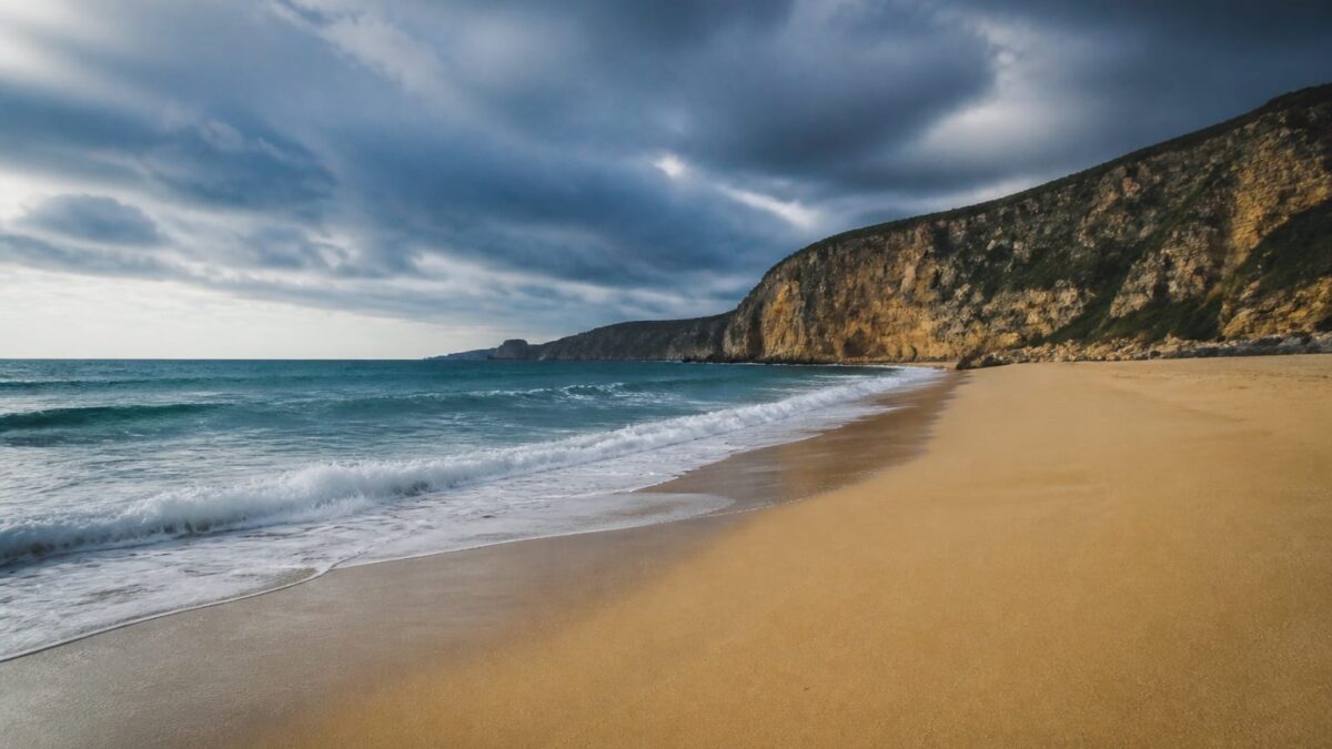 Grecia interzice șezlongurile, Grecia a pus 251 de plaje sub protecție strictă. Cum se schimbă vacanța pe unele dintre cele