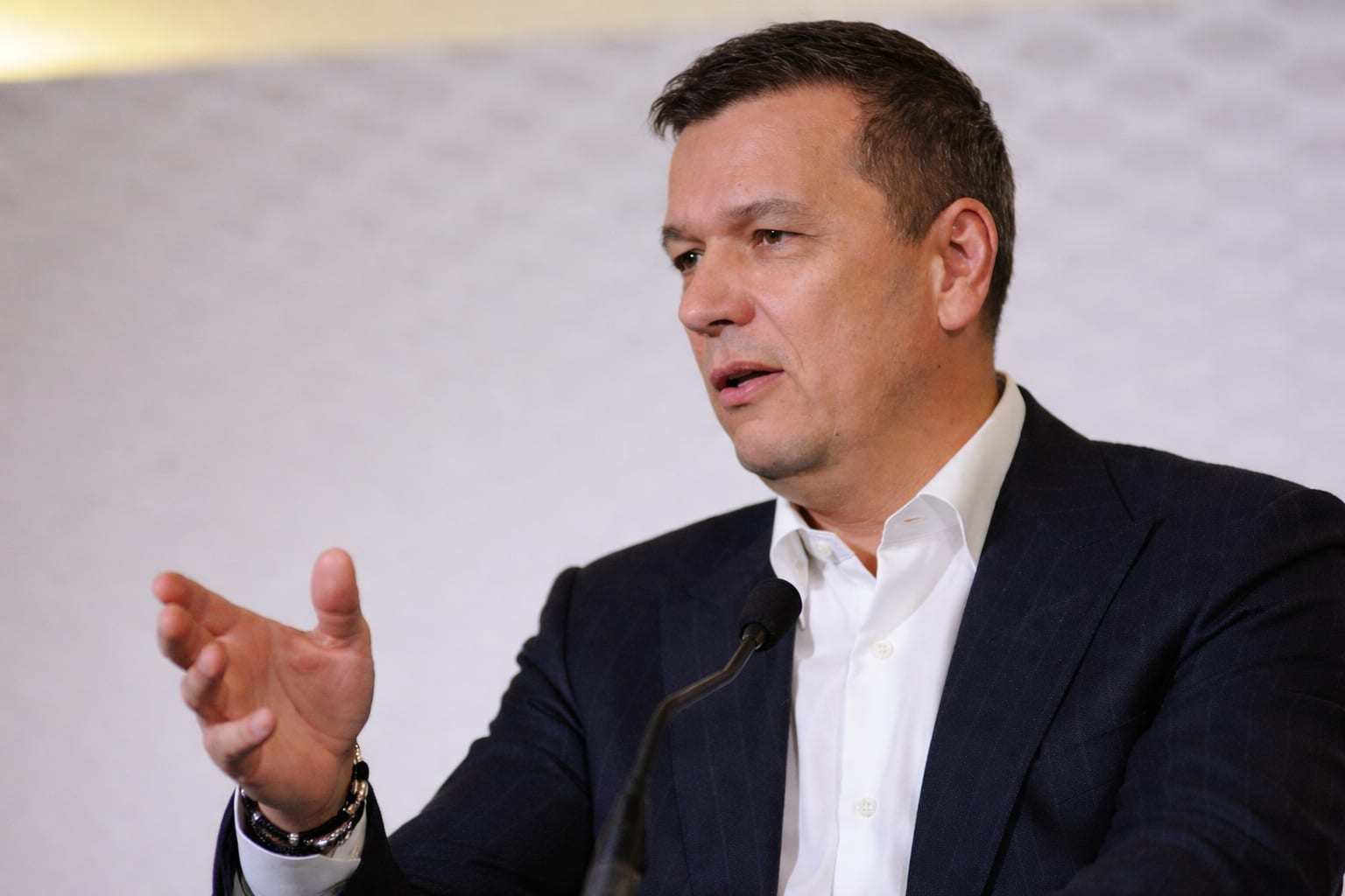 Consultările de la Cotroceni s-au blocat după eșecul lui Adrian Veștea