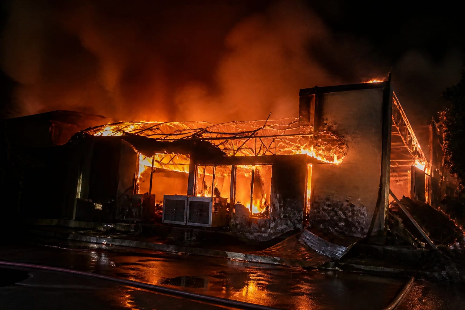 Incendiu devastator într-un club din Bangkok. Cel puțin 27 de morți și 63 de răniți