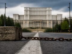 Pericolul pentru România nu e doar economia care frânează, ci politica ce stă pe loc