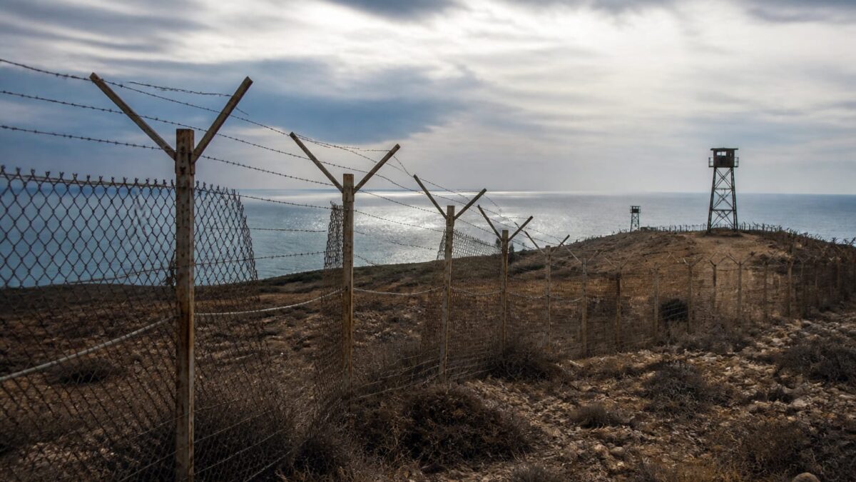 migranți Ceuta, Peste 2.000 de migranți au intrat în Ceuta. Autoritățile locale cer armata, Madridul refuză starea de urgență