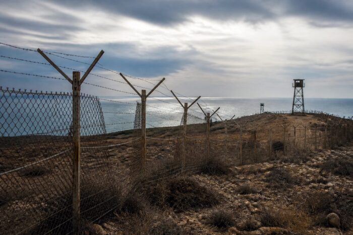 migranți Ceuta, Peste 2.000 de migranți au intrat în Ceuta. Autoritățile locale cer armata, Madridul refuză starea de urgență