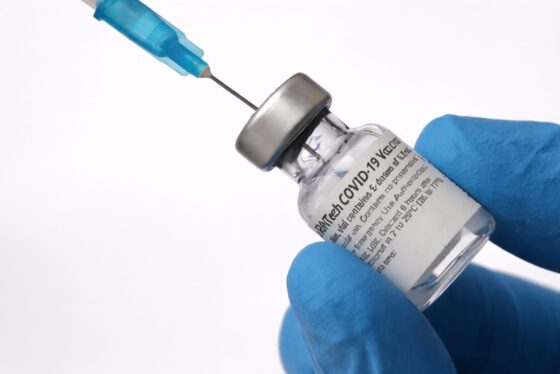 Poprirea pusă de Pfizer pe conturile ROMATSA pune în joc navigația aeriană. Cine pierde dacă negocierile eșuează