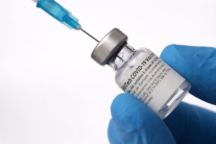 Poprirea pusă de Pfizer pe conturile ROMATSA pune în joc navigația aeriană. Cine pierde dacă negocierile eșuează