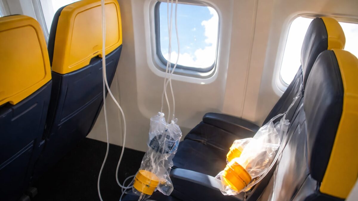pasager rănit Ryanair, Un pasager al zborului Ryanair Salonic-Memmingen a fost aspirat parțial în exterior