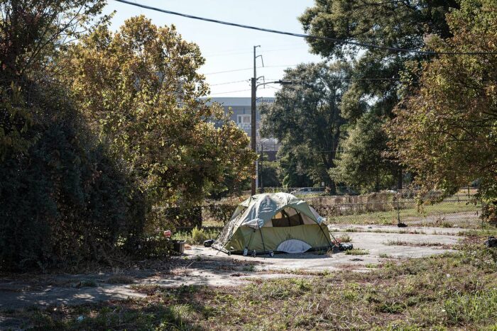 persoane fără adăpost Atlanta, Atlanta a aruncat acte, medicamente și corturi din Freedom Park
