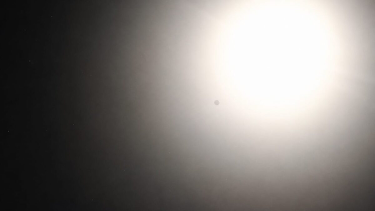 planete locuibile, O lumină de 10 miliarde de ori mai puternică împiedică cercetătorii să găsească lumi locuibile
