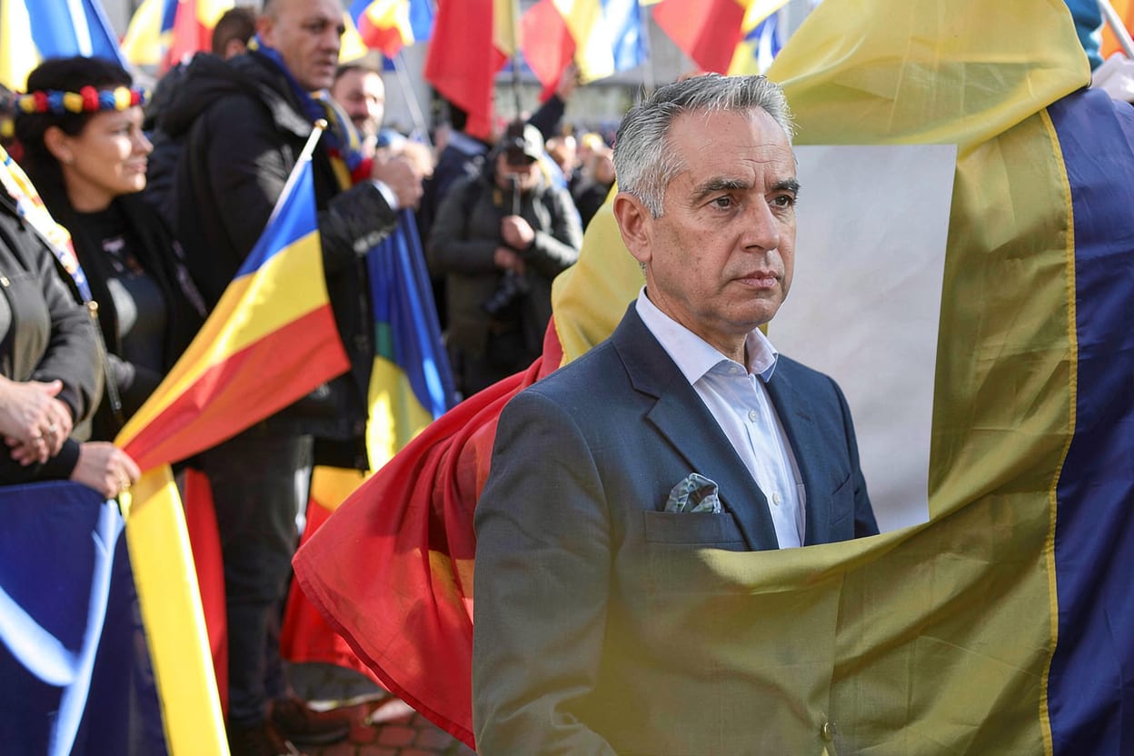 Societatea românească se polarizează politic masiv, un studiu arată că jumătate dintre alegători l-au susținut