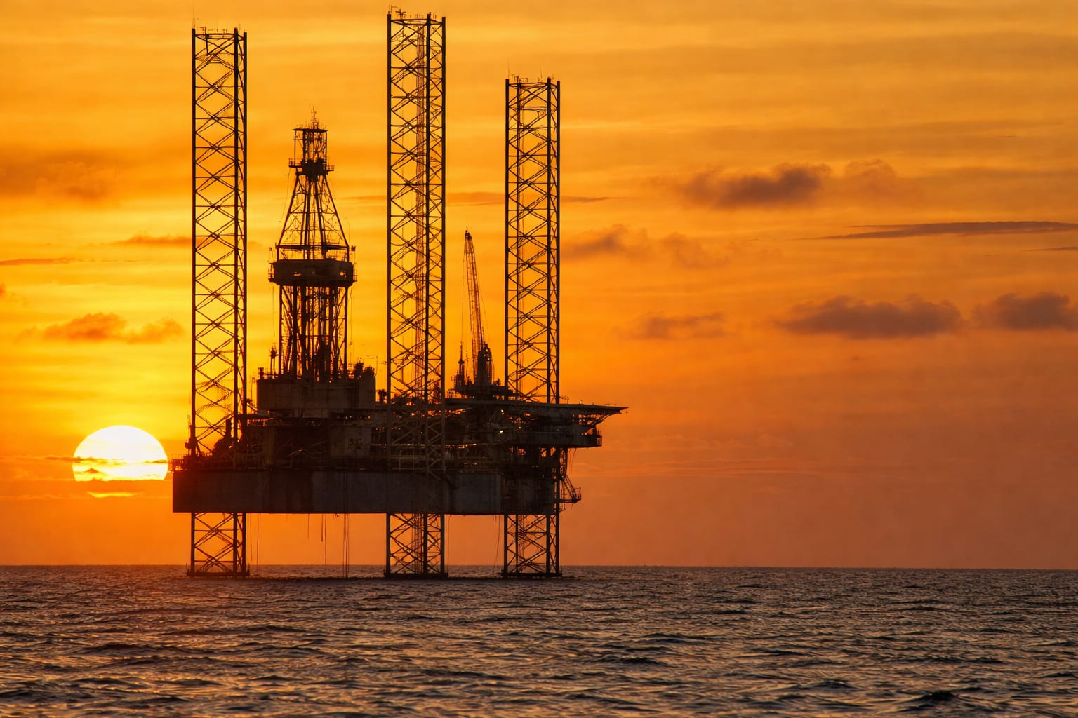 Un consorțiu americano-arab preia activele Lukoil din România, inclusiv perimetrul Trident