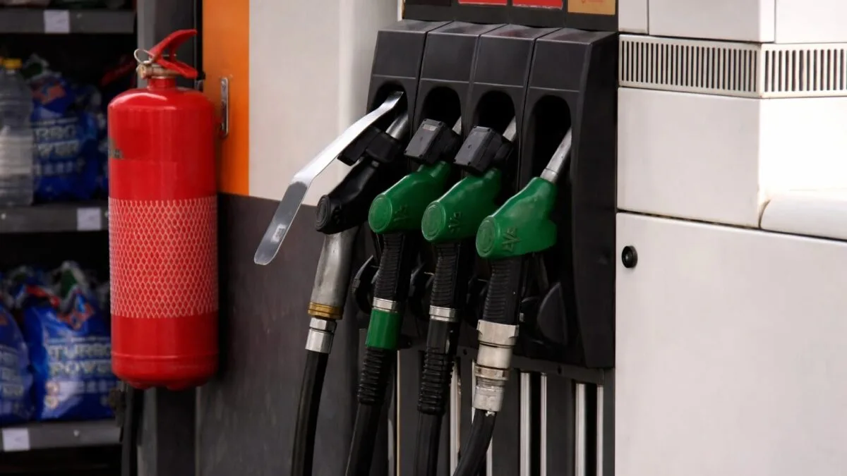 prețul carburanților, România riscă un șoc la pompă, cu prețuri mai mari cu până la 30 de lei pentru un plin