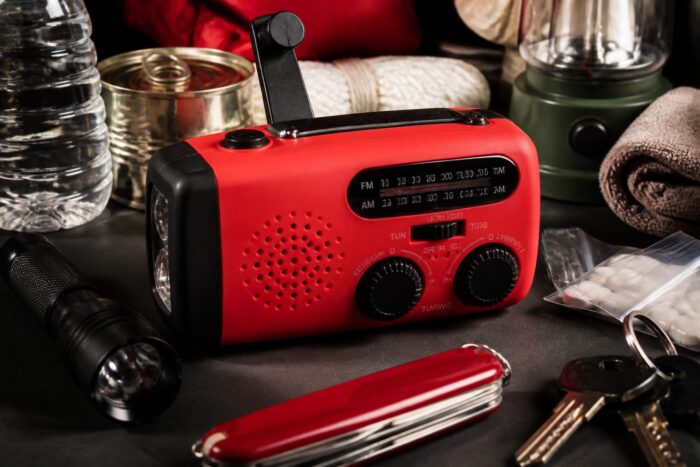 radio de urgență, Radioul de urgență de 14 dolari este inclus în kitul de supraviețuire