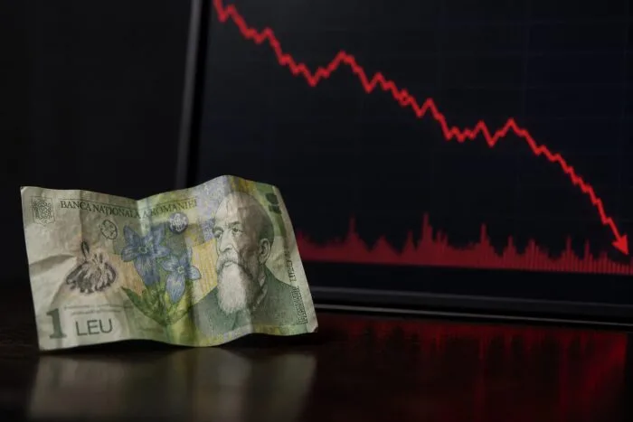 rating România, Fitch decide ratingul României pe 31 iulie. Guvernul admite riscul retrogradării la „junk” și impactul asupra