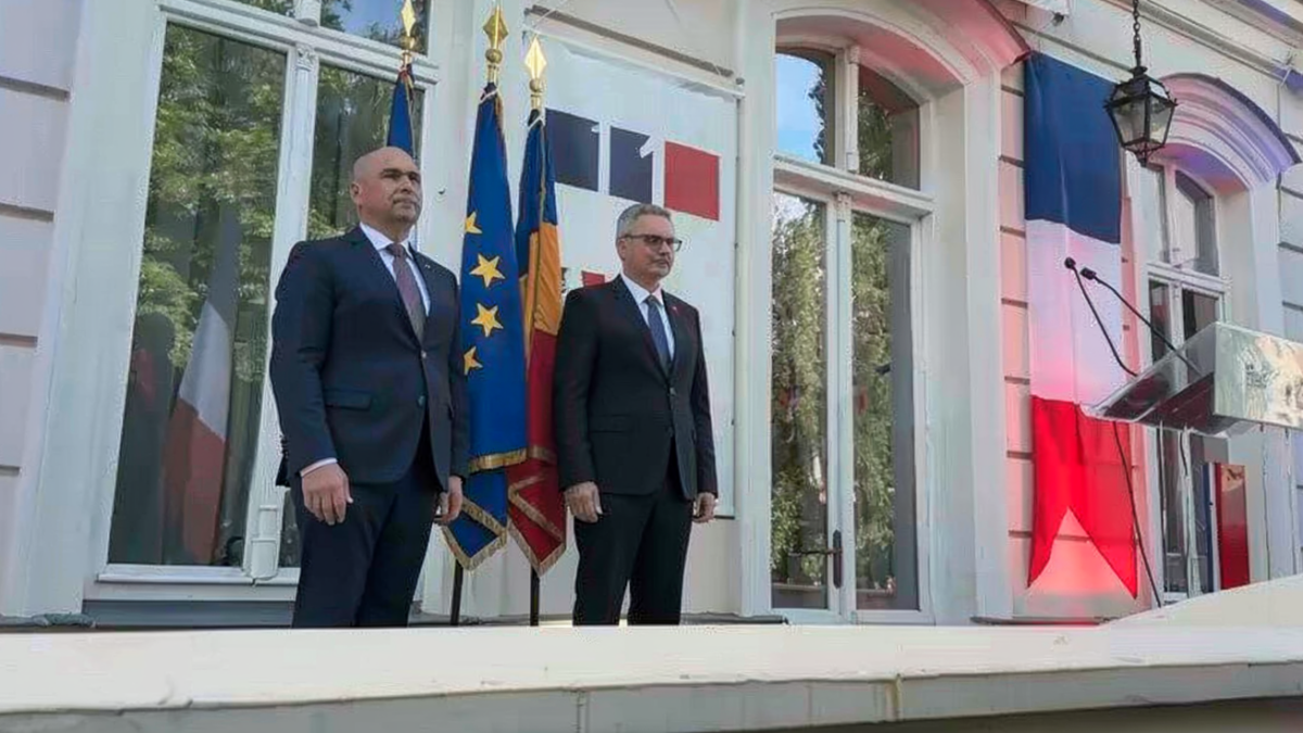 Recepție Ambasada Franței, Recepția de 14 iulie la Ambasada Franței a arătat o fractură politică