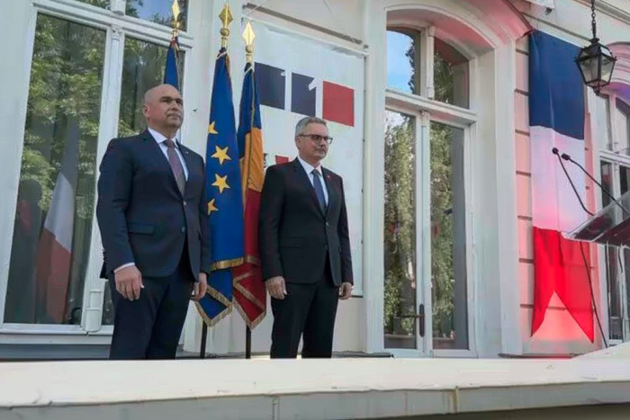 Recepție Ambasada Franței, Recepția de 14 iulie la Ambasada Franței a arătat o fractură politică