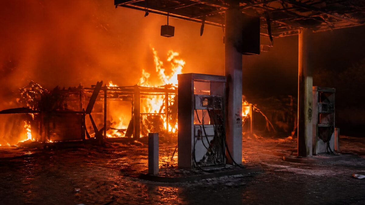 Peste 100 de benzinării atacate în Ucraina de noua tactică a Rusiei. Cine este vizat acum și de ce cresc riscurile Rusia schimbă tactica Ucraina