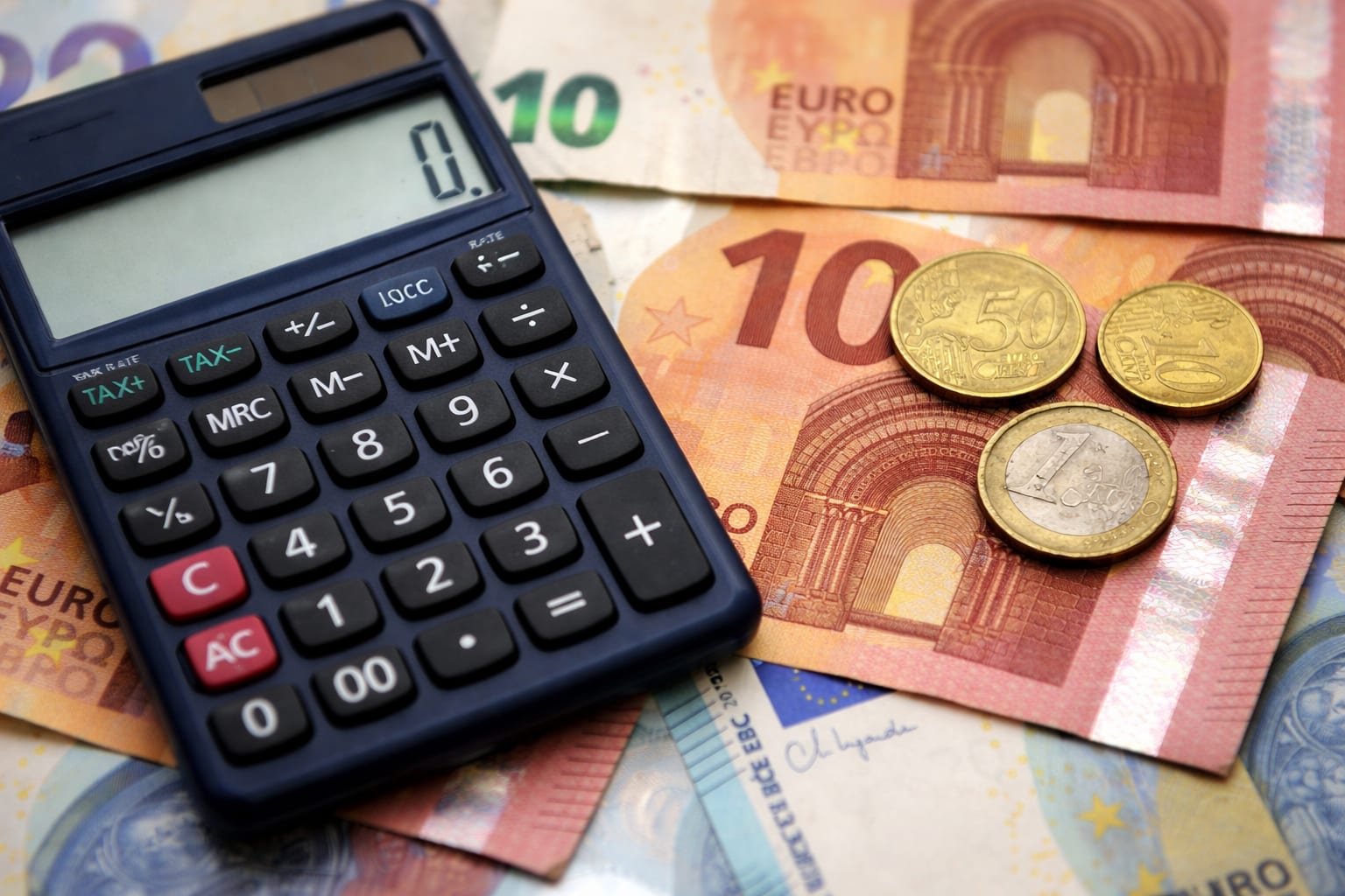 România are al treilea cel mai mic salariu minim din UE, 825 de euro