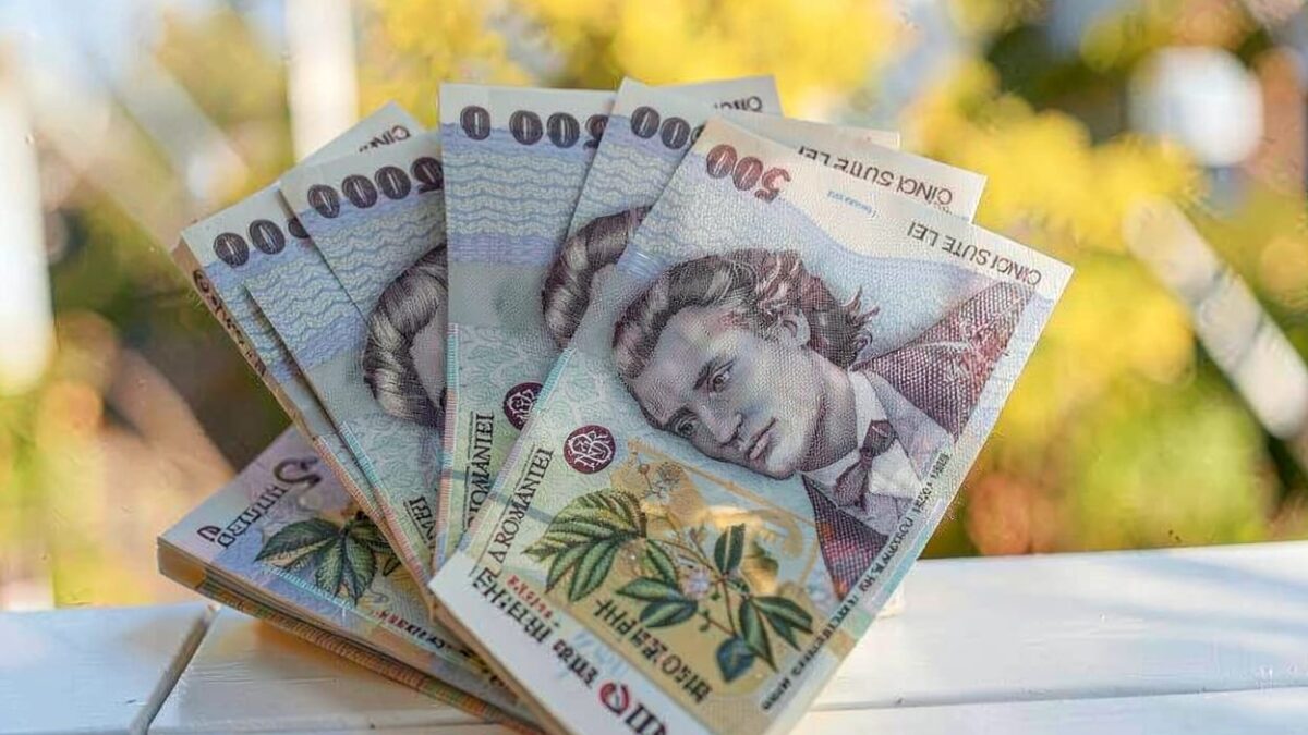 Salariul mediu net a scăzut la 5.684 de lei în mai 2026
