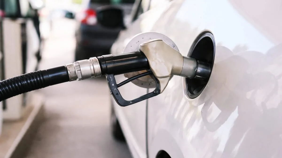 scumpiri carburanți, Motorina a atins 10,48 lei pe litru la OMV și Rompetrol joi