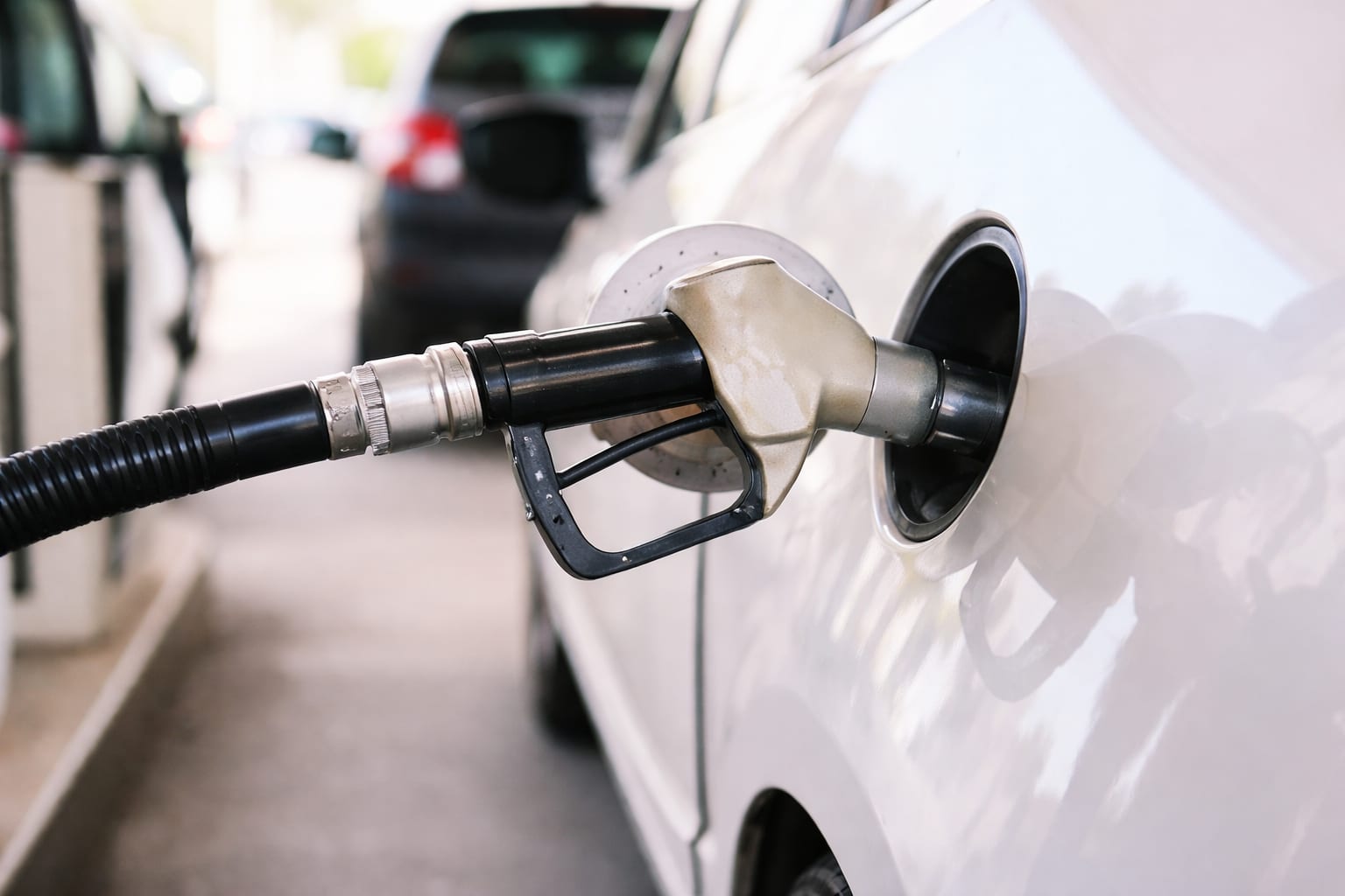 Motorina a atins 10,48 lei pe litru la OMV și Rompetrol joi