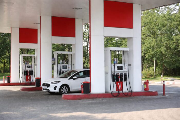 Motorina a urcat la 10,48 lei pe litru după două scumpiri într-o singură zi