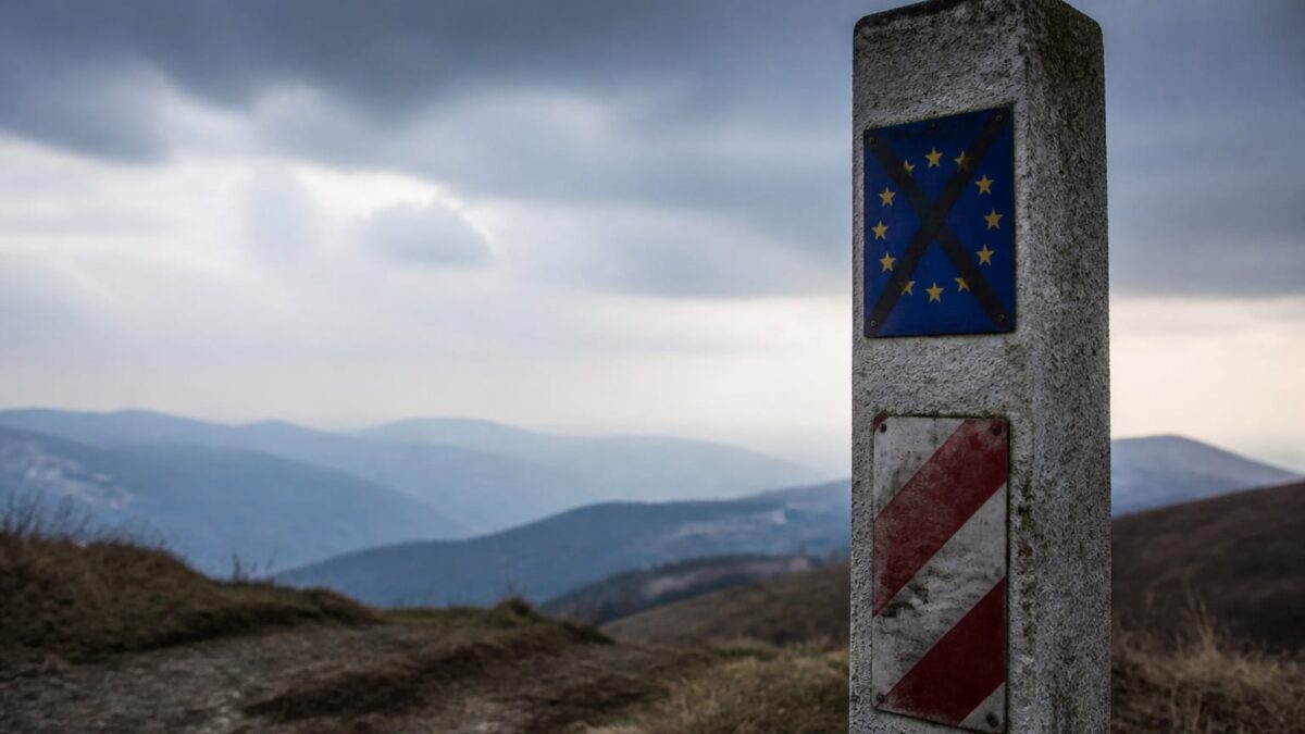 Italia amenință Spania cu suspendarea Schengen după ce 2.000 de migranți au ajuns în Ceuta