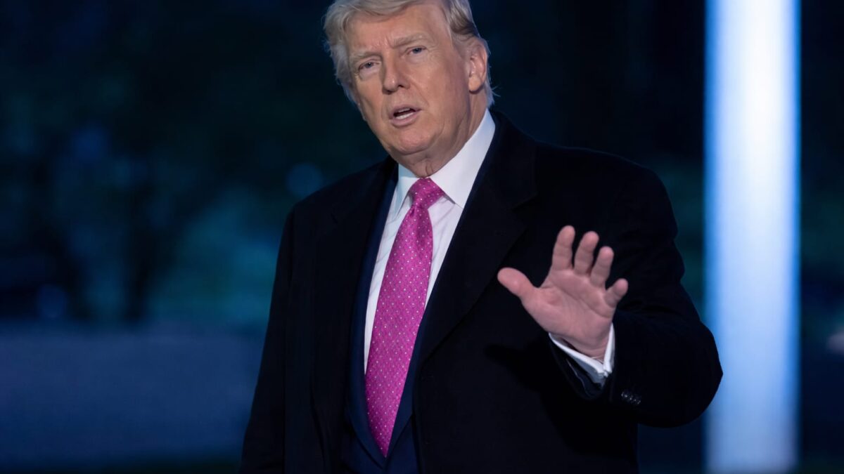 Donald Trump amenință Iranul după moartea a 17 militari americani
